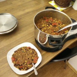 October_29__2015_at_0720PM_We_made_some_vegetarian_chili_at_the_office__and_some_con_carne_